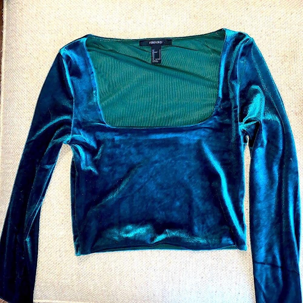 Forever 21 velvet crop size small